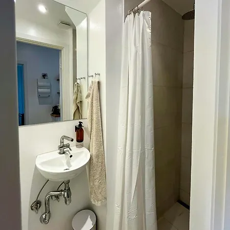 Minimalist Flat In Authentic Nordvest 哥本哈根